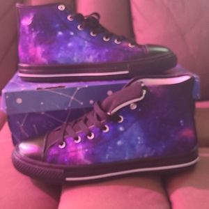 Big boys size 8 galaxy converse.